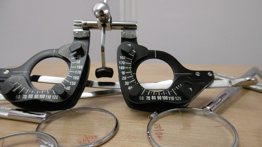 a machine used to calibrate glasses for people with vision issues